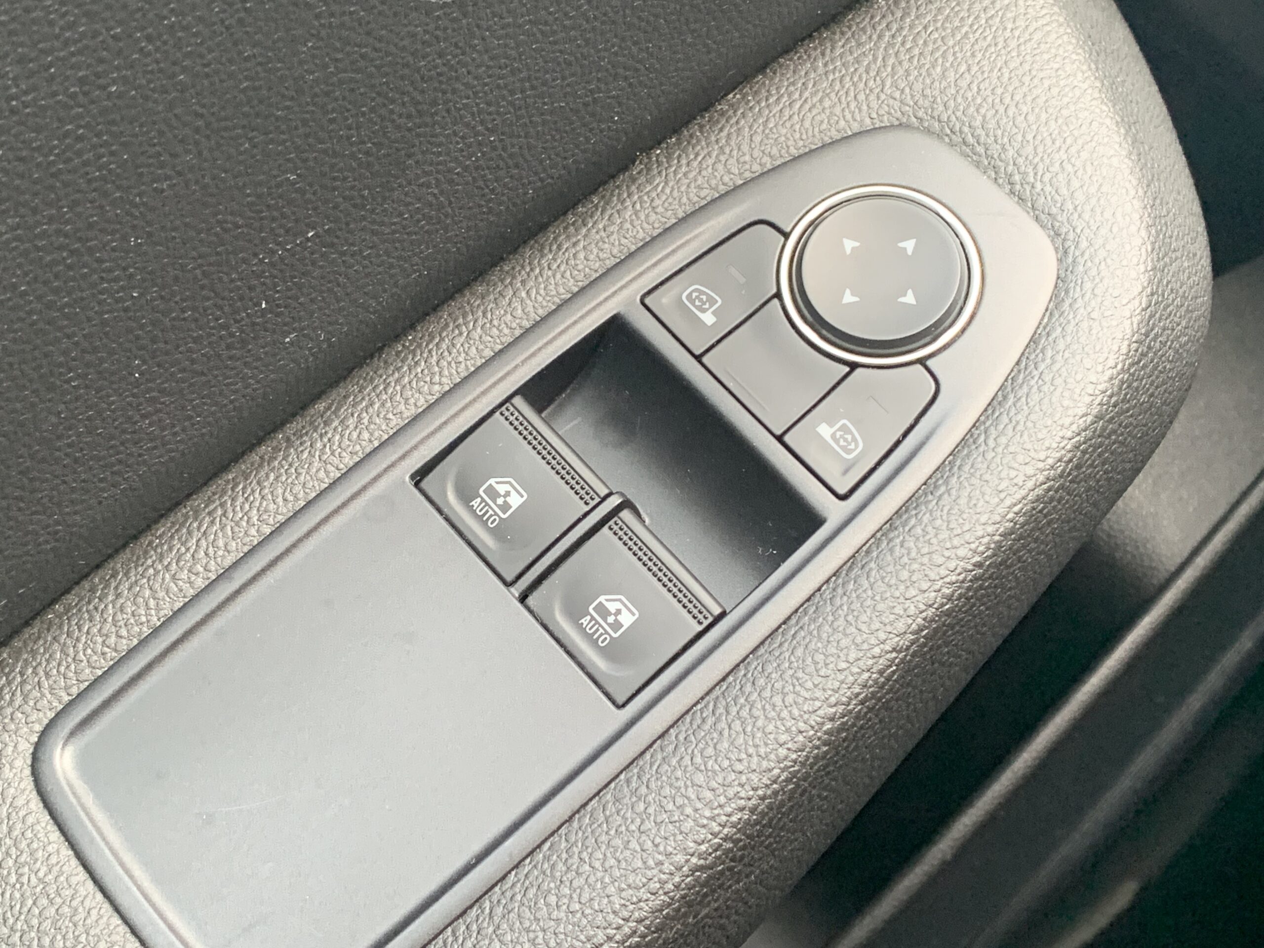 RENAULT CLIO BUSINESS DCI 100CV + PANTALLA EASY LINK 7″ SIN NAVEGADOR