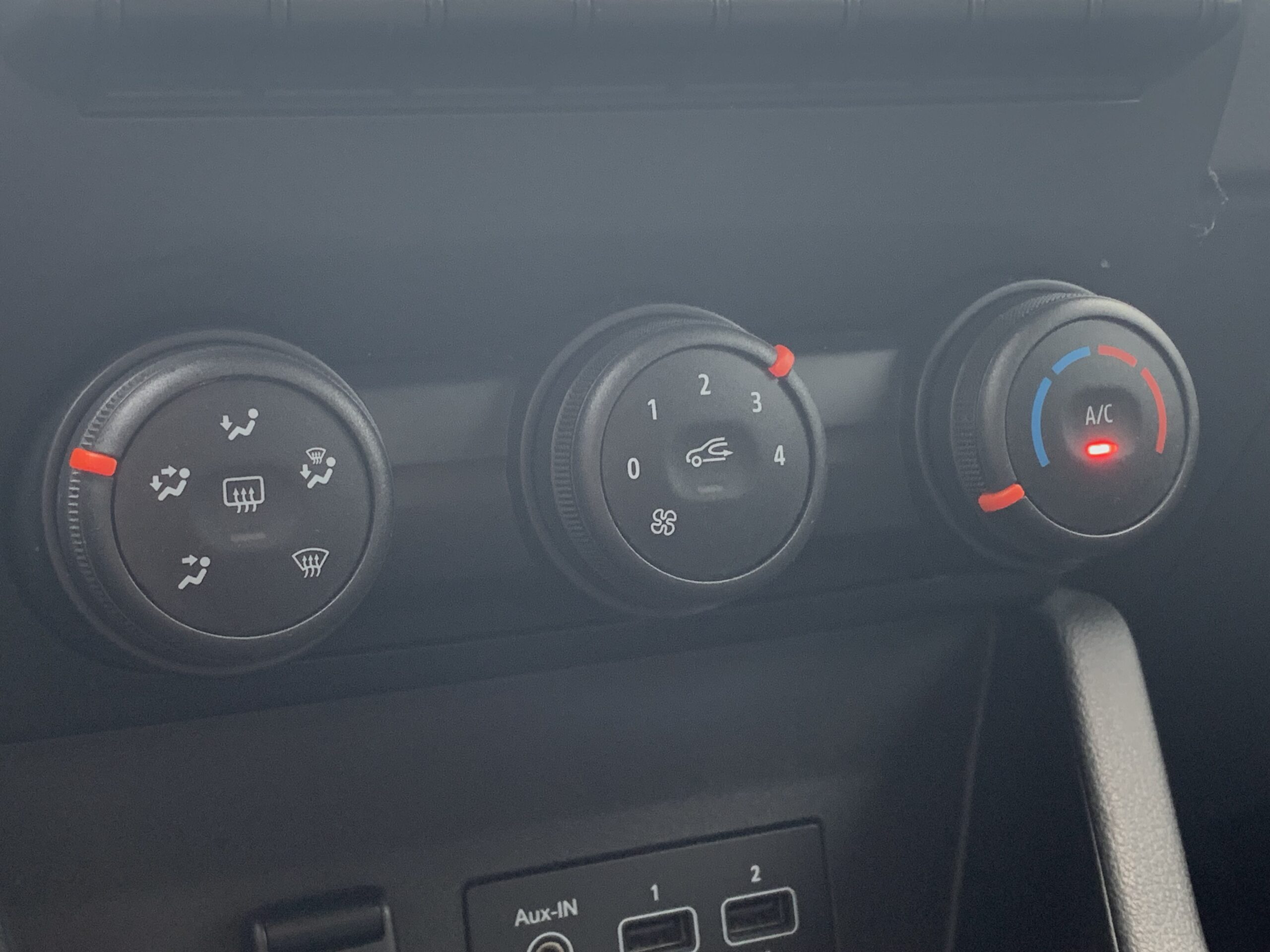 RENAULT CLIO BUSINESS DCI 100CV + PANTALLA EASY LINK 7″ SIN NAVEGADOR