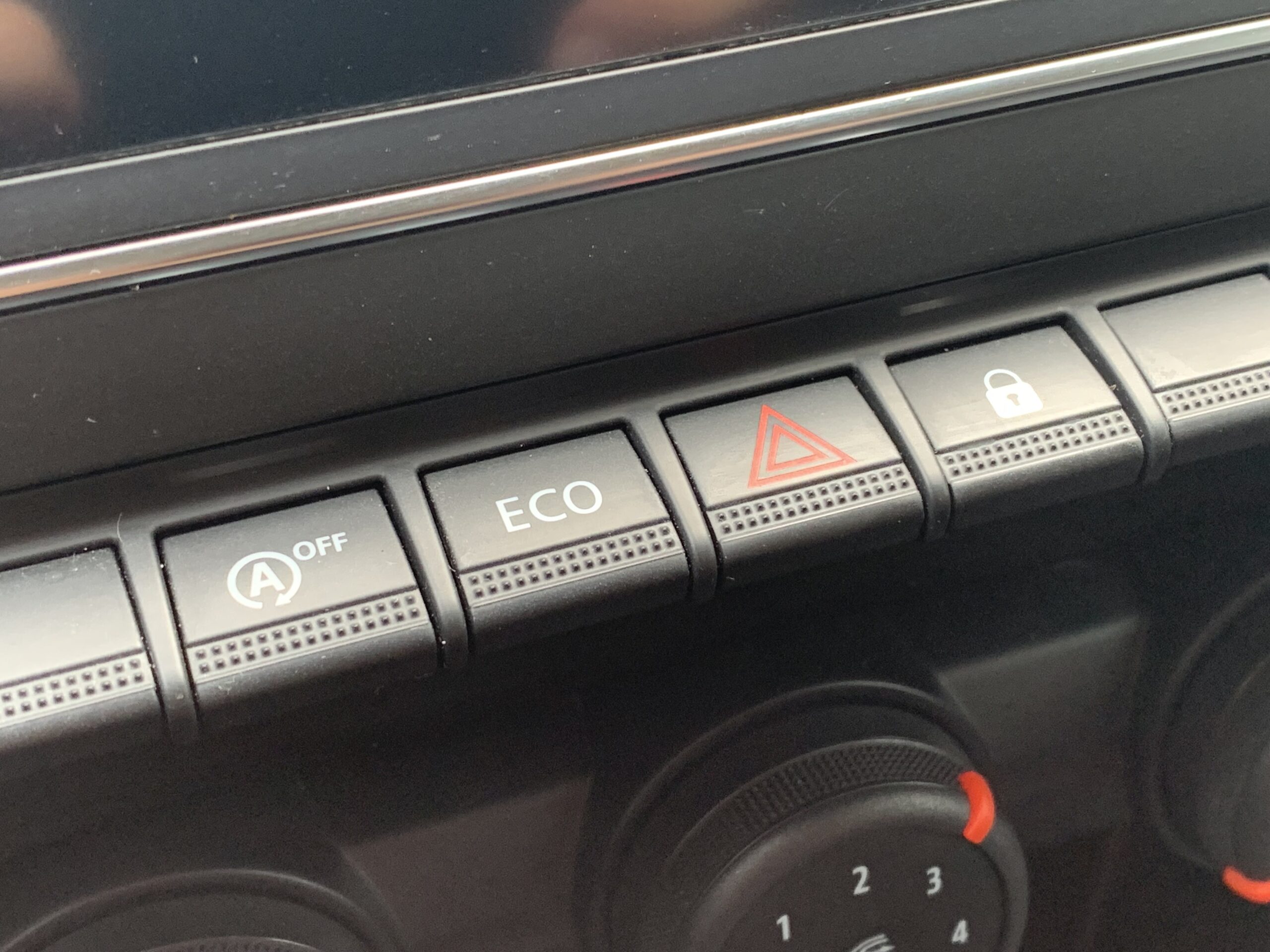 RENAULT CLIO BUSINESS DCI 100CV + PANTALLA EASY LINK 7″ SIN NAVEGADOR