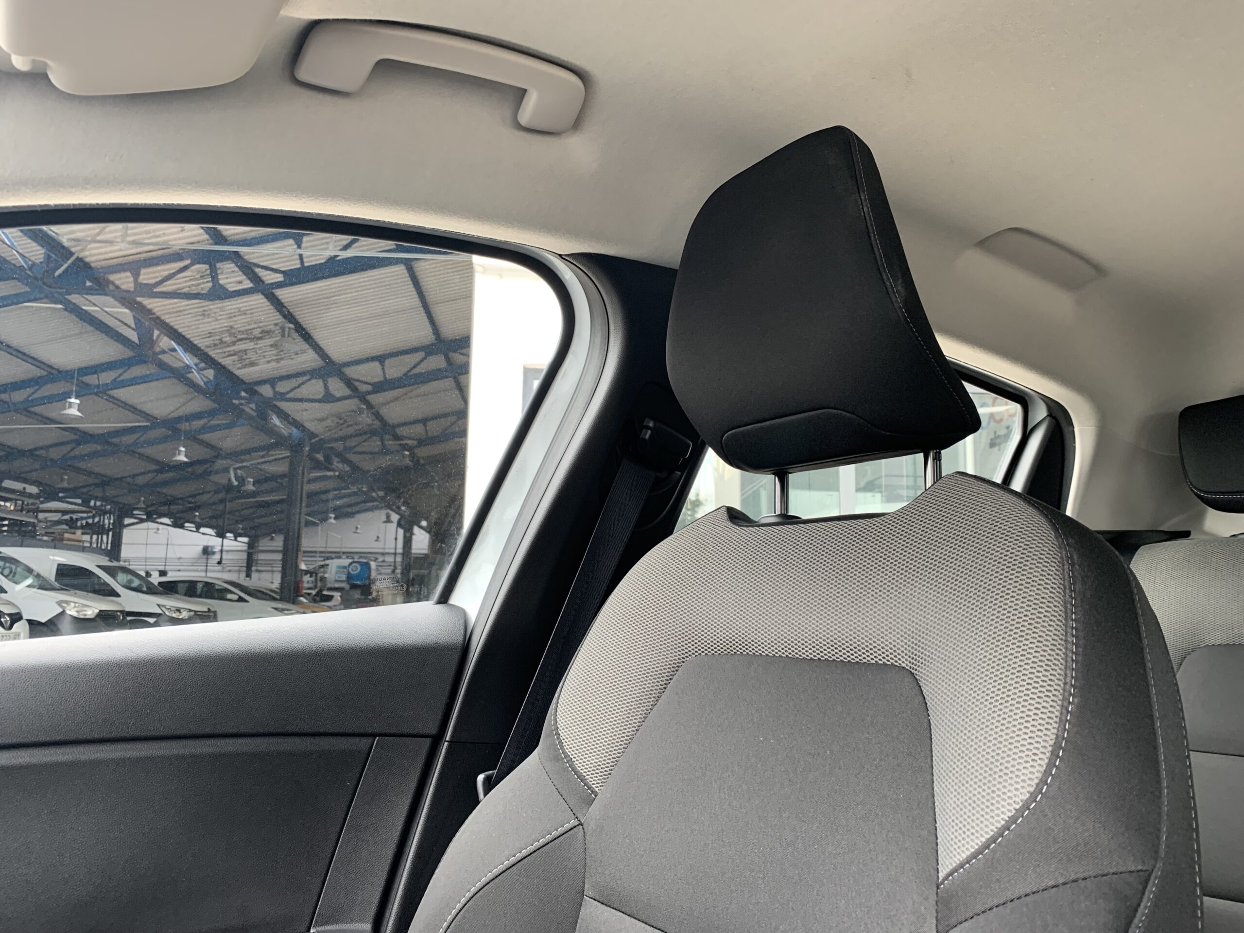 RENAULT CLIO BUSINESS DCI 100CV + PANTALLA EASY LINK 7″ SIN NAVEGADOR