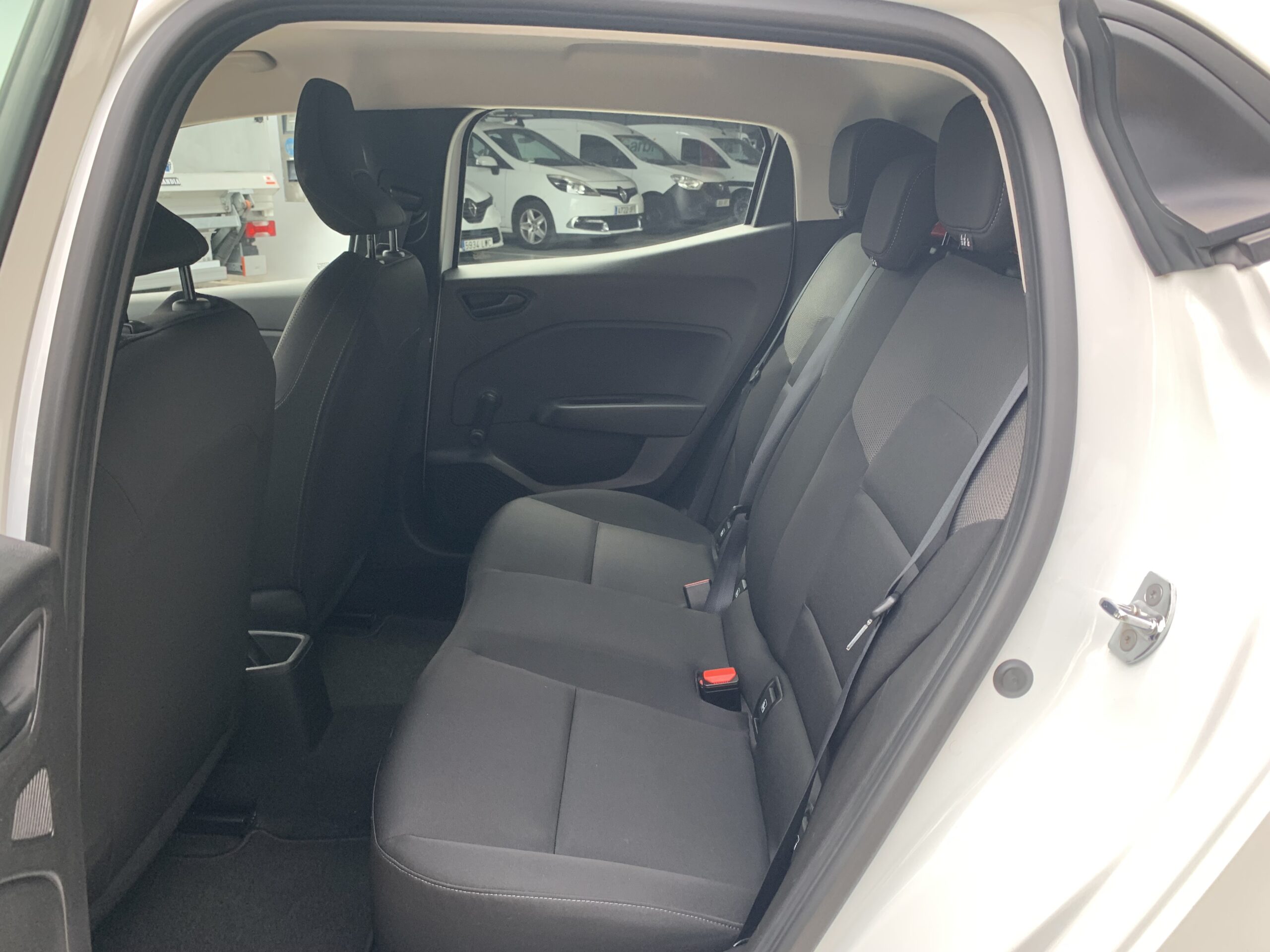 RENAULT CLIO BUSINESS DCI 100CV + PANTALLA EASY LINK 7″ SIN NAVEGADOR