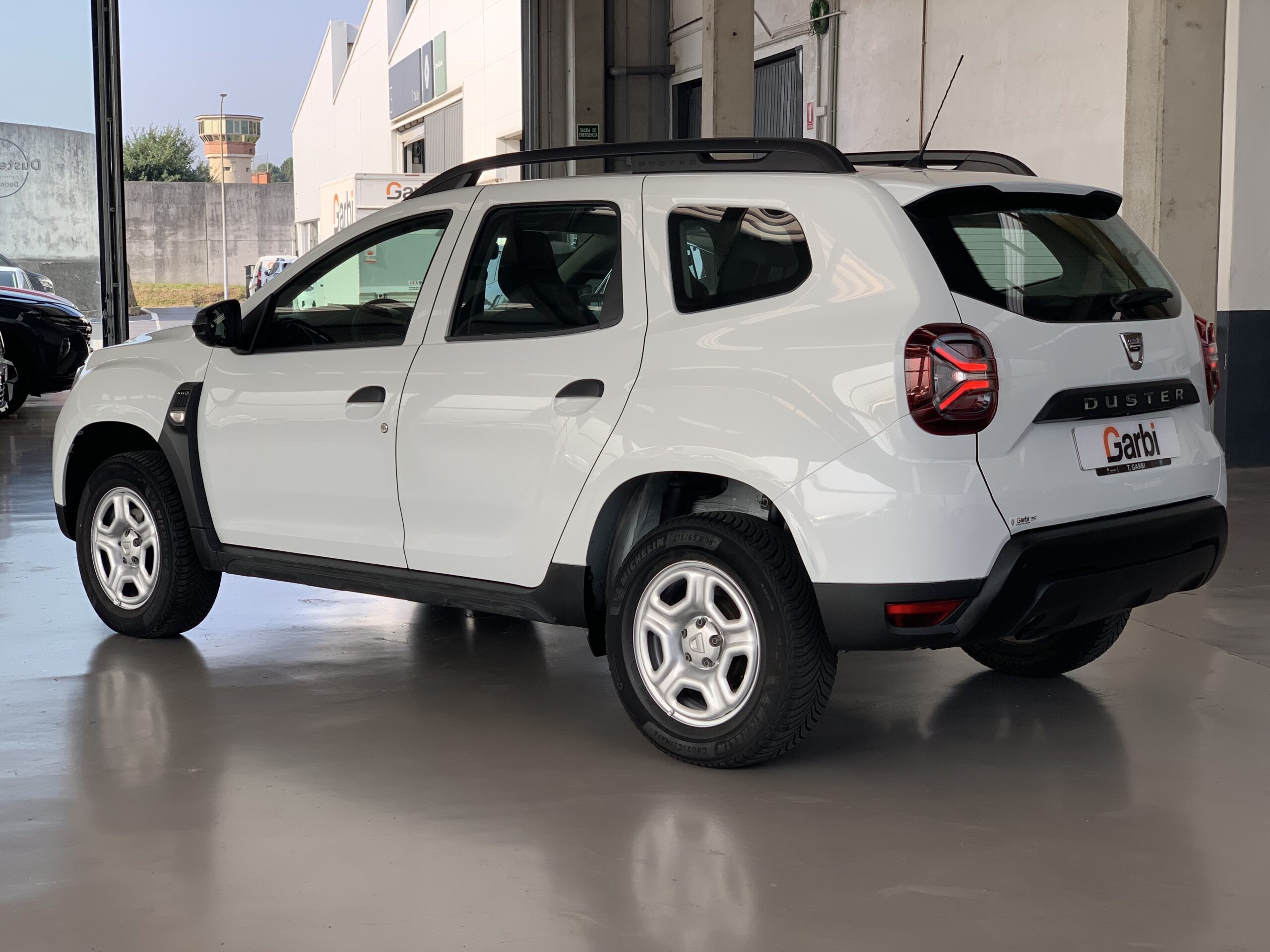 DACIA DUSTER ESSENTIAL BLUE DCI 115CV 4X4 + RUEDA DE REPUESTO + CLIMATIZACION MANUAL + PACK CONFORT + PANTALLA 8″