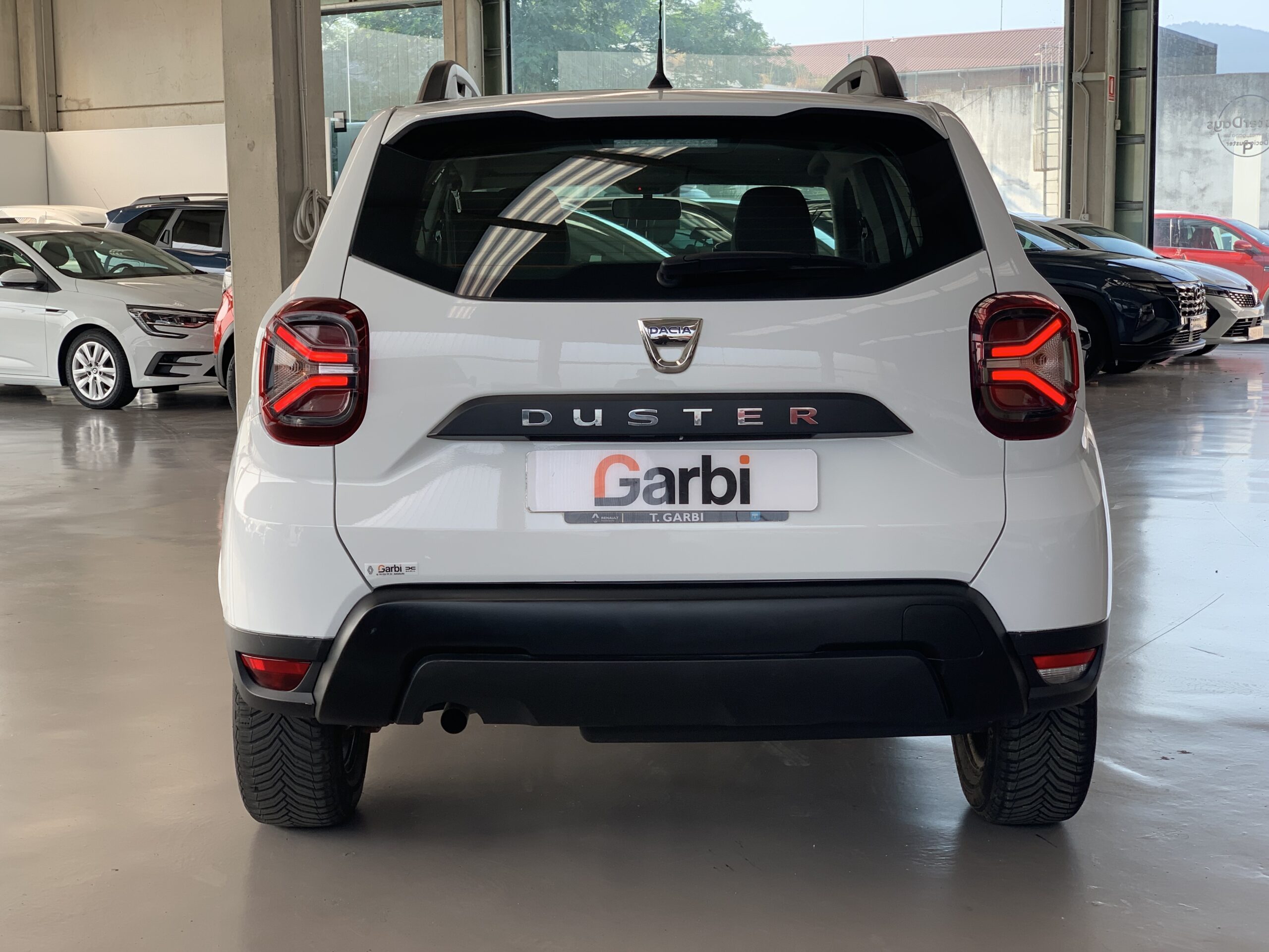 DACIA DUSTER ESSENTIAL BLUE DCI 115CV 4X4 + RUEDA DE REPUESTO + CLIMATIZACION MANUAL + PACK CONFORT + PANTALLA 8″