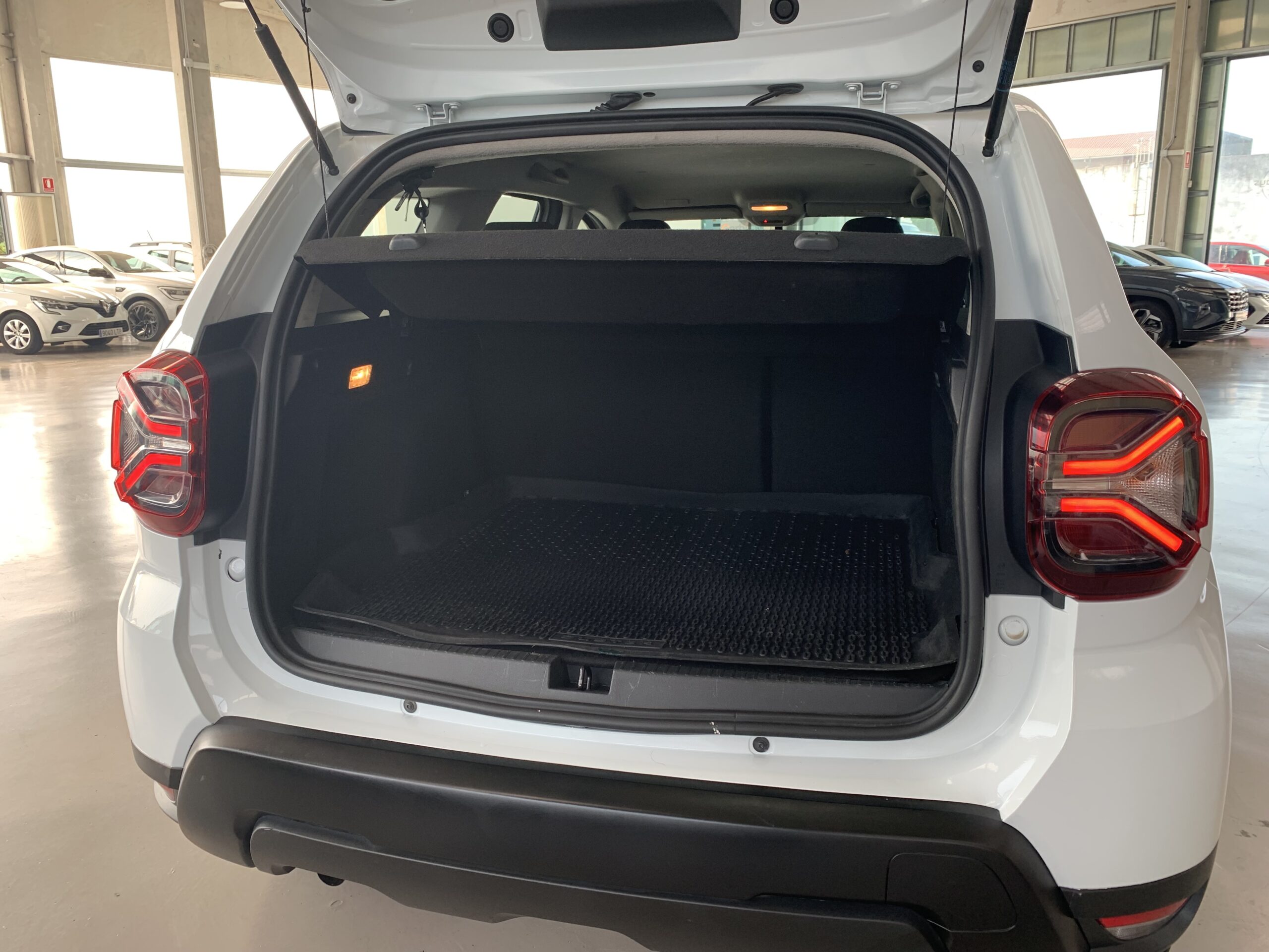 DACIA DUSTER ESSENTIAL BLUE DCI 115CV 4X4 + RUEDA DE REPUESTO + CLIMATIZACION MANUAL + PACK CONFORT + PANTALLA 8″