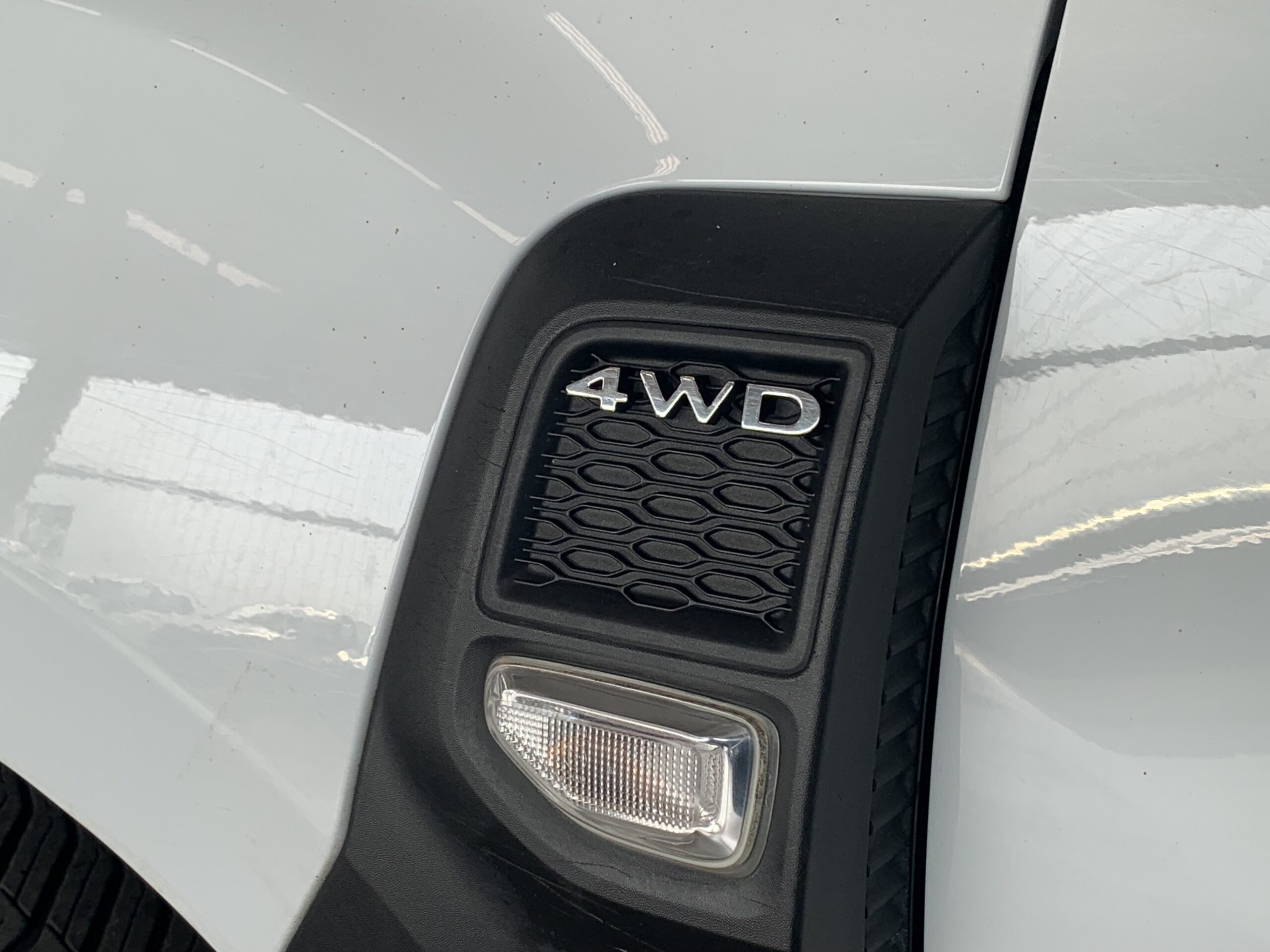 DACIA DUSTER ESSENTIAL BLUE DCI 115CV 4X4 + RUEDA DE REPUESTO + CLIMATIZACION MANUAL + PACK CONFORT + PANTALLA 8″