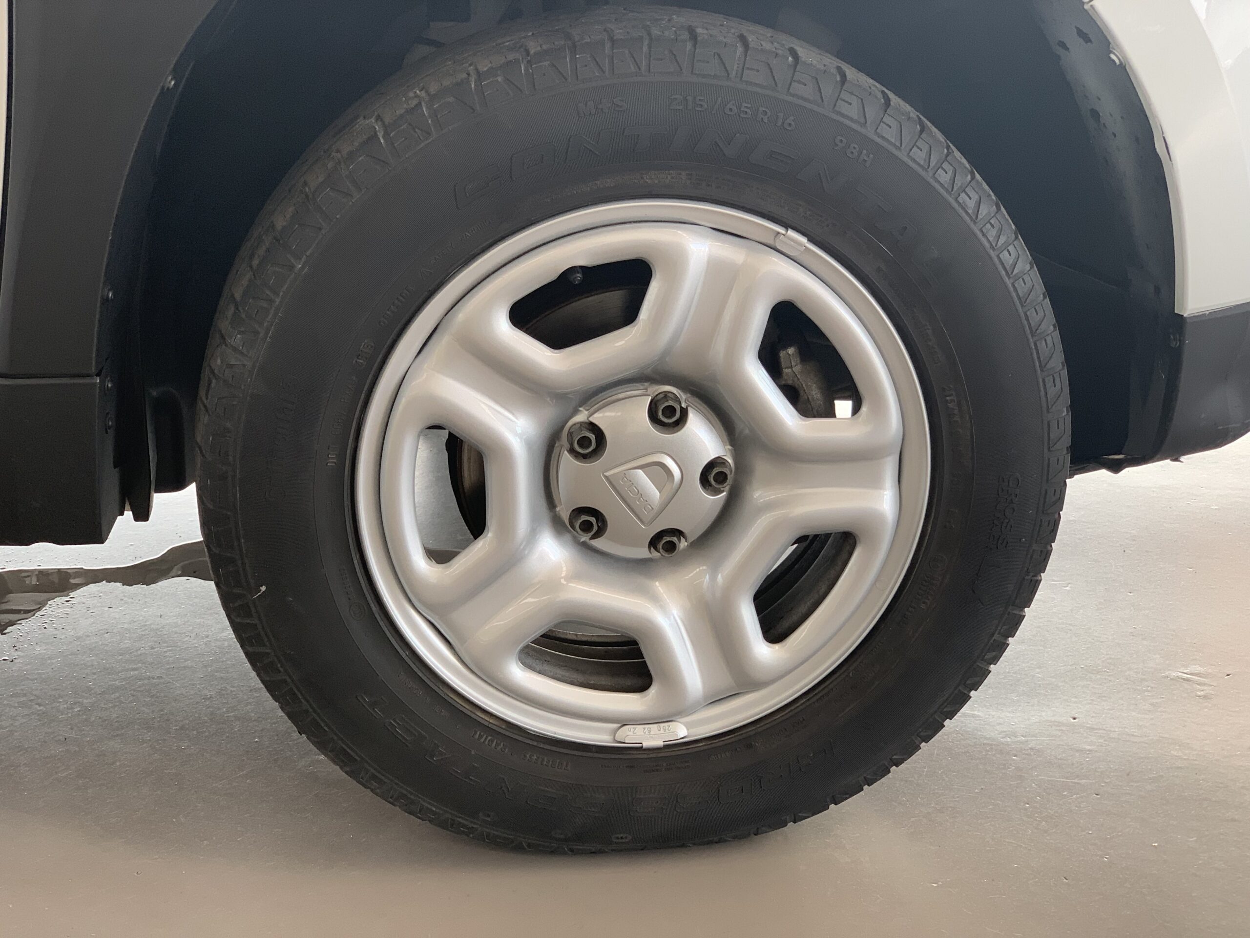 DACIA DUSTER ESSENTIAL BLUE DCI 115CV 4X4 + RUEDA DE REPUESTO + CLIMATIZACION MANUAL + PACK CONFORT + PANTALLA 8″