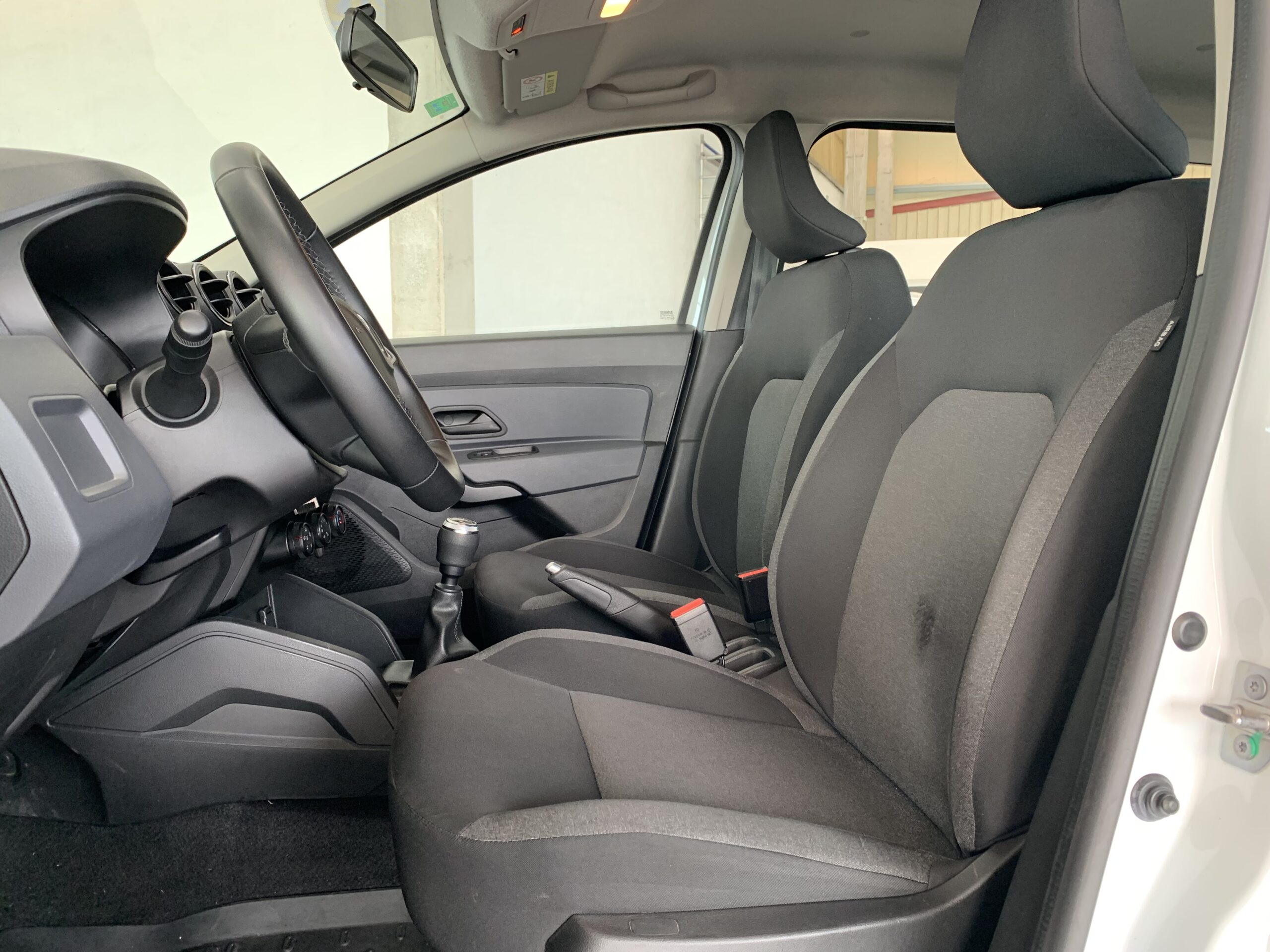 DACIA DUSTER ESSENTIAL BLUE DCI 115CV 4X4 + RUEDA DE REPUESTO + CLIMATIZACION MANUAL + PACK CONFORT + PANTALLA 8″