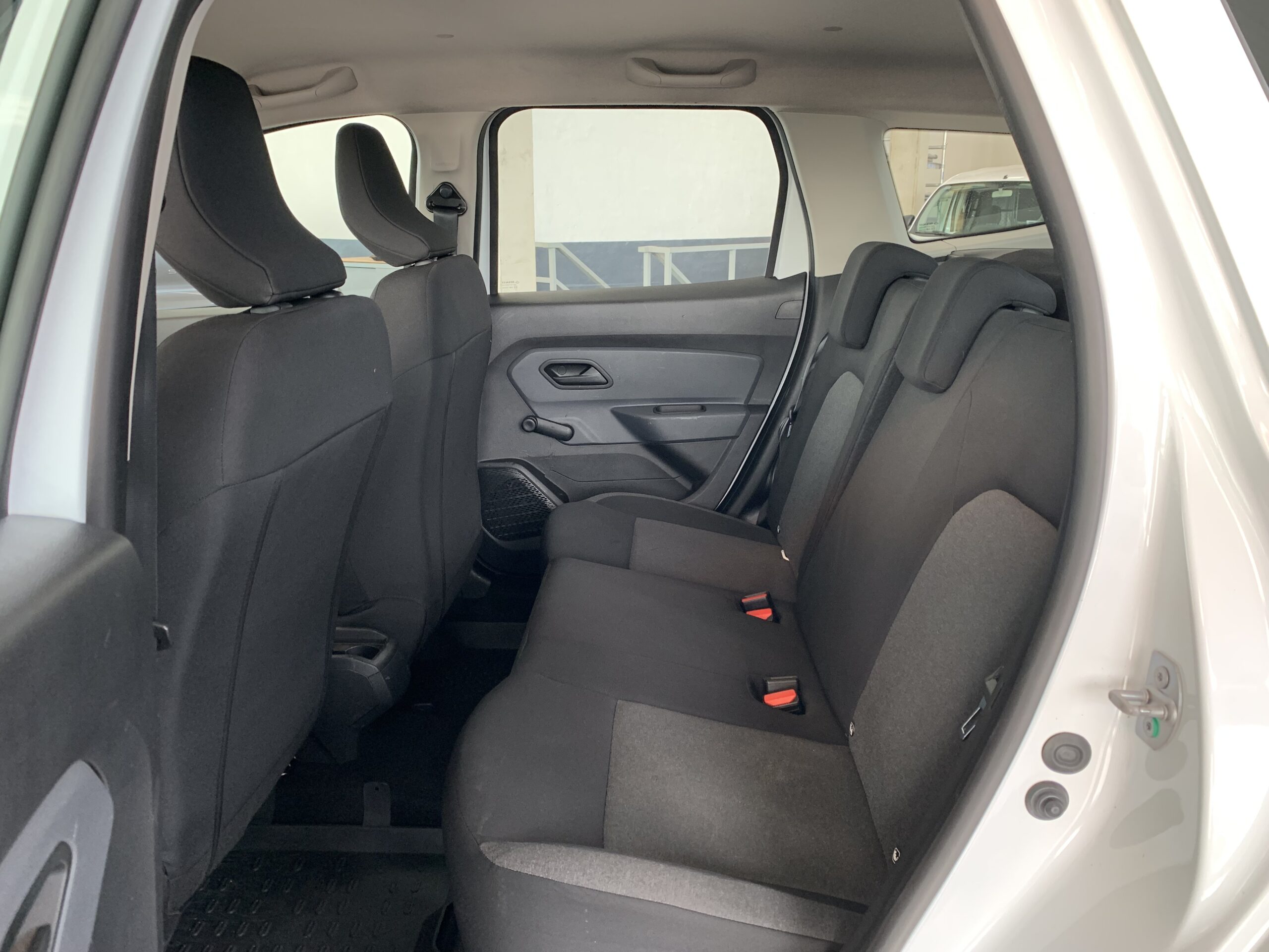 DACIA DUSTER ESSENTIAL BLUE DCI 115CV 4X4 + RUEDA DE REPUESTO + CLIMATIZACION MANUAL + PACK CONFORT + PANTALLA 8″