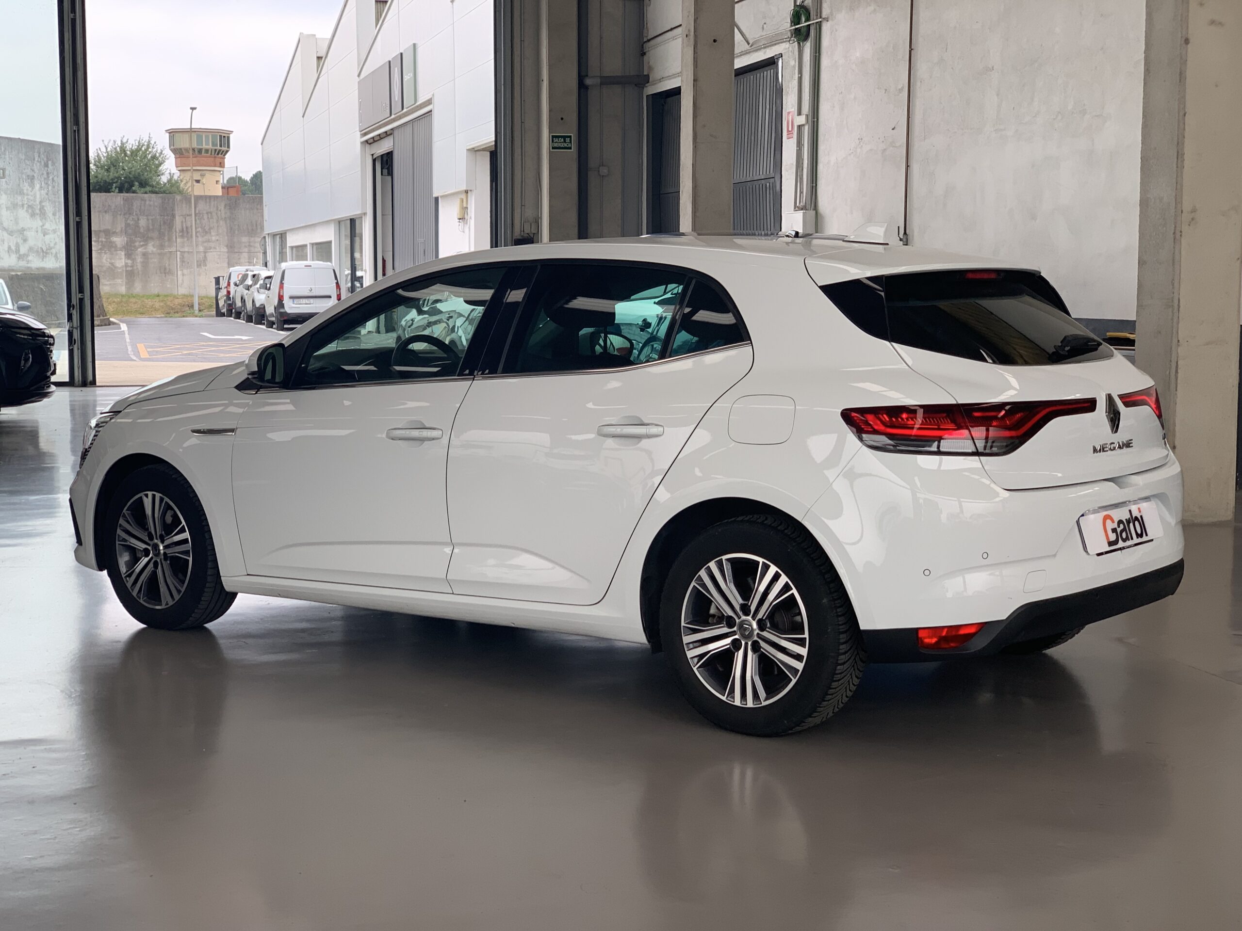 RENAULT MEGANE ZEN HIBRIDO ENCHUFABLE 160CV + PACK EASY PARKING + PACK MULTIMEDIA