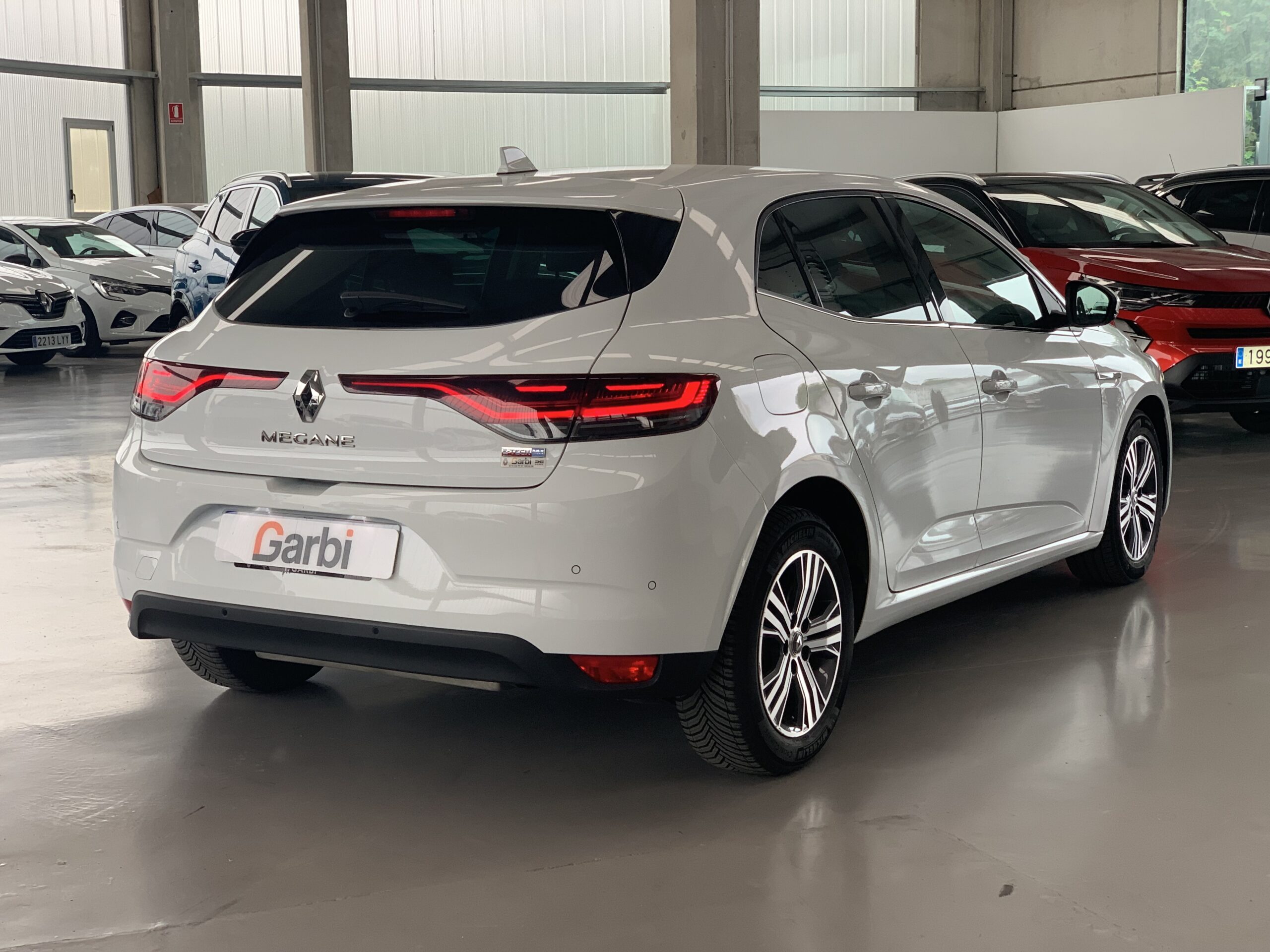 RENAULT MEGANE ZEN HIBRIDO ENCHUFABLE 160CV + PACK EASY PARKING + PACK MULTIMEDIA