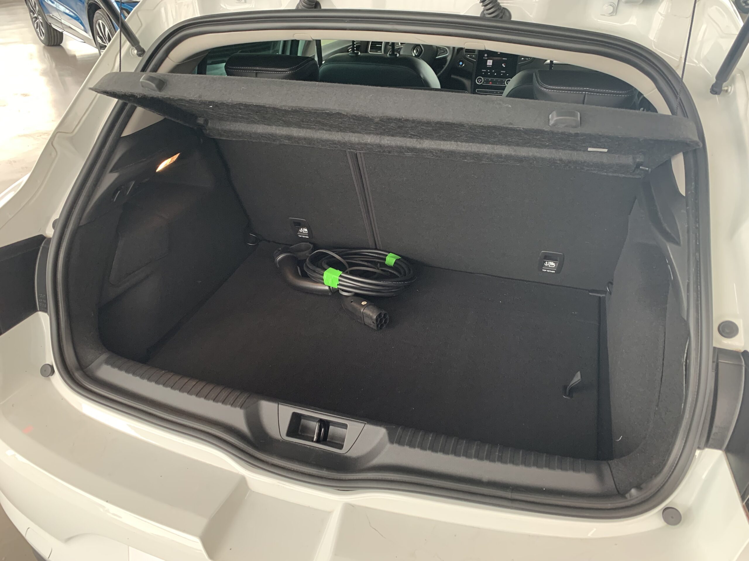 RENAULT MEGANE ZEN HIBRIDO ENCHUFABLE 160CV + PACK EASY PARKING + PACK MULTIMEDIA
