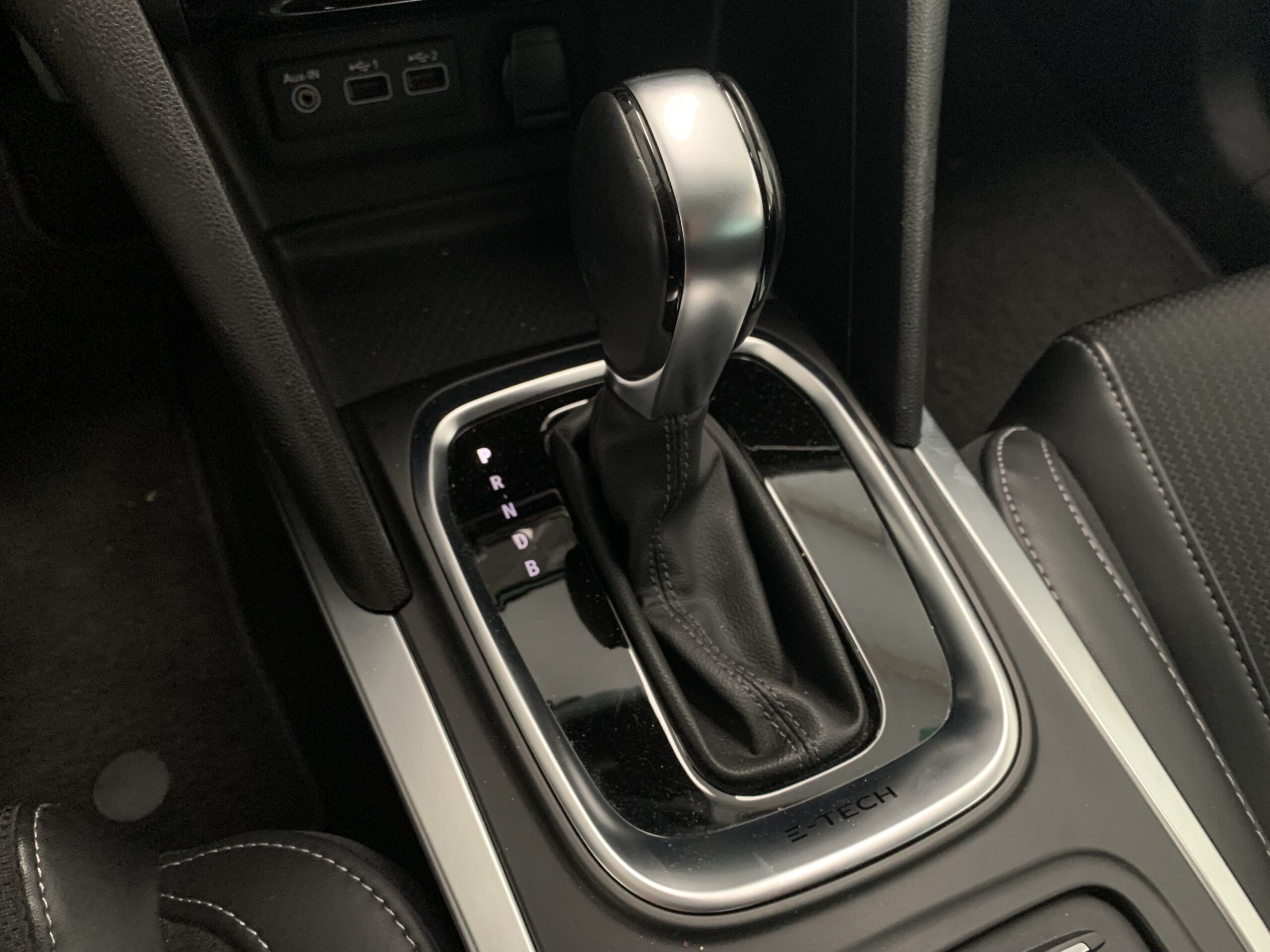 RENAULT MEGANE ZEN HIBRIDO ENCHUFABLE 160CV + PACK EASY PARKING + PACK MULTIMEDIA