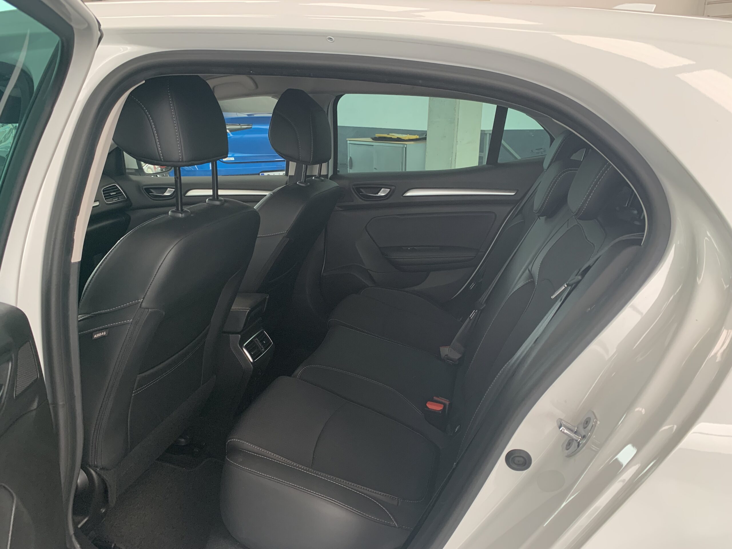 RENAULT MEGANE ZEN HIBRIDO ENCHUFABLE 160CV + PACK EASY PARKING + PACK MULTIMEDIA
